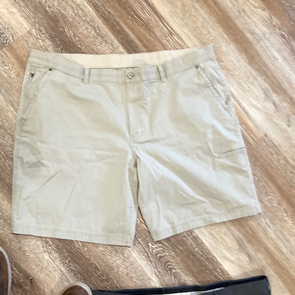 NWOT.      WATERPROOF BRAND.    SHORTS. SIZE 44